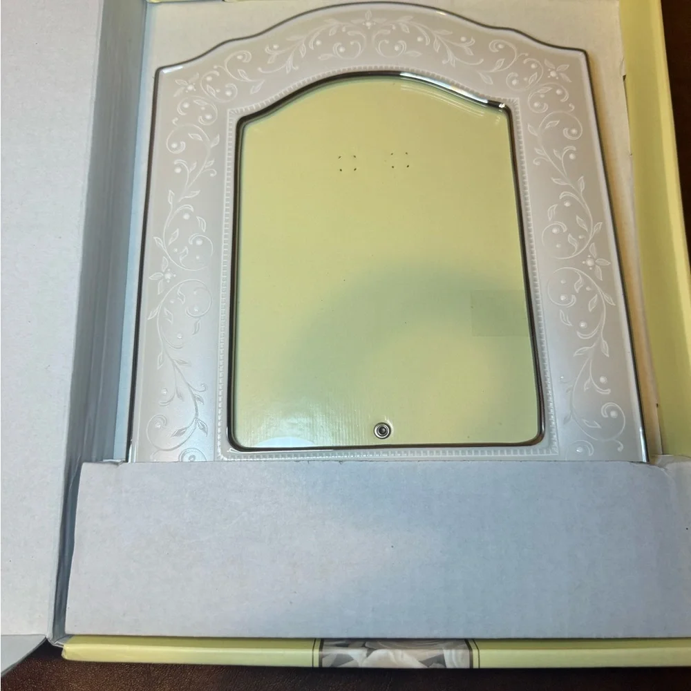 NWT Lenox Opal Innocence Ivory Picture Frame.